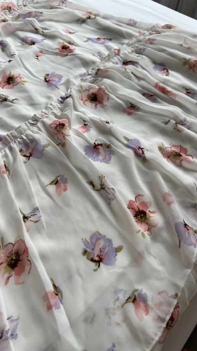 Плаття з гарним малюнком роз.М 46 р.