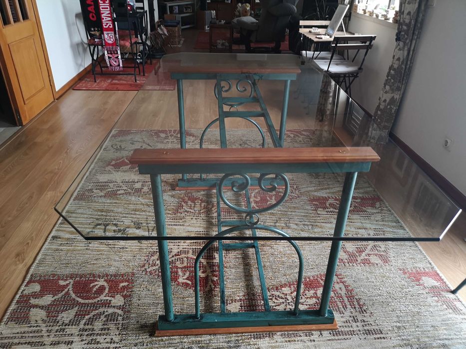 Mesa de Sala com Tampo de Vidro