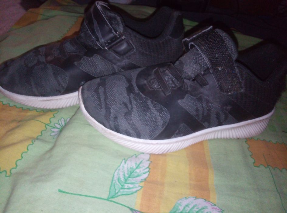 Кроссовки осінні