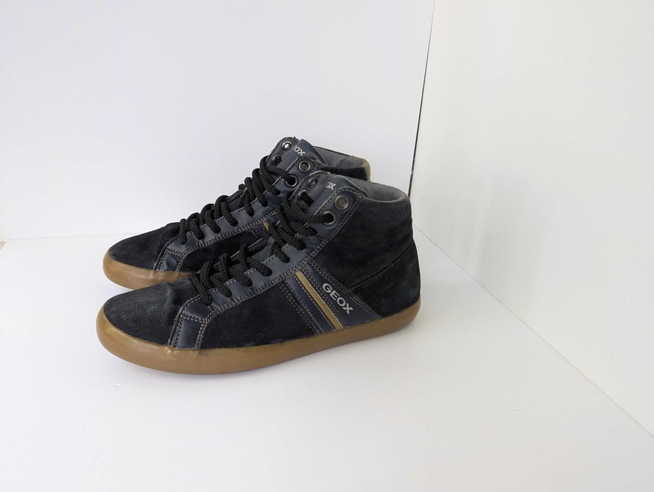 замшеві кросівки Geox