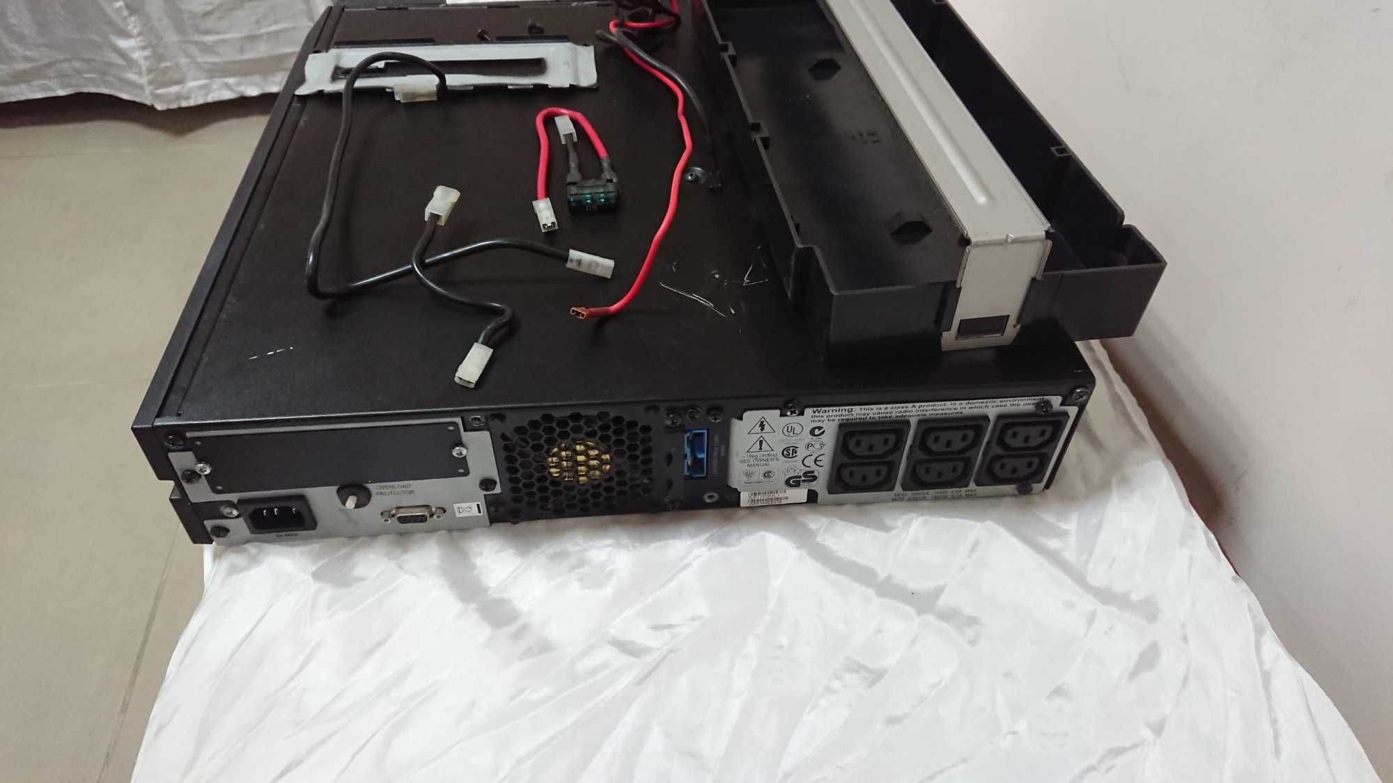 источник бесперебойного питания APC Smart-UPS 2000VA, SURT2000XLI