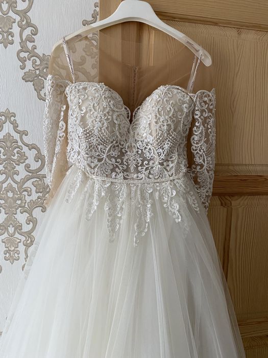 Весільна сукня (розмір М)