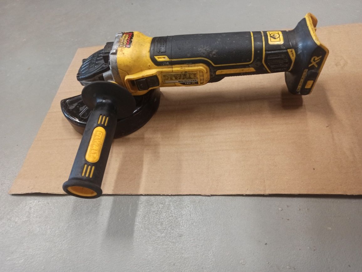 Szlifierka kątowa DeWalt DCG405
