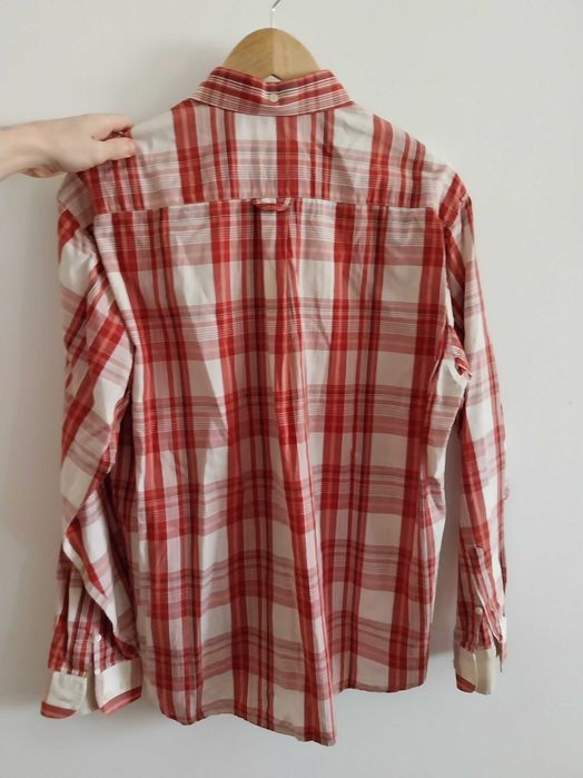 Camisa axadrezada, tamanho L, em muito bom estado