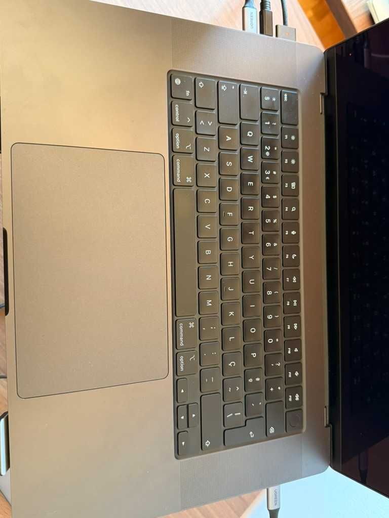 MacBook Pro M3 Max 16" com CPU 14 cores e GPU 30 cores - 36G - 1GB SSD