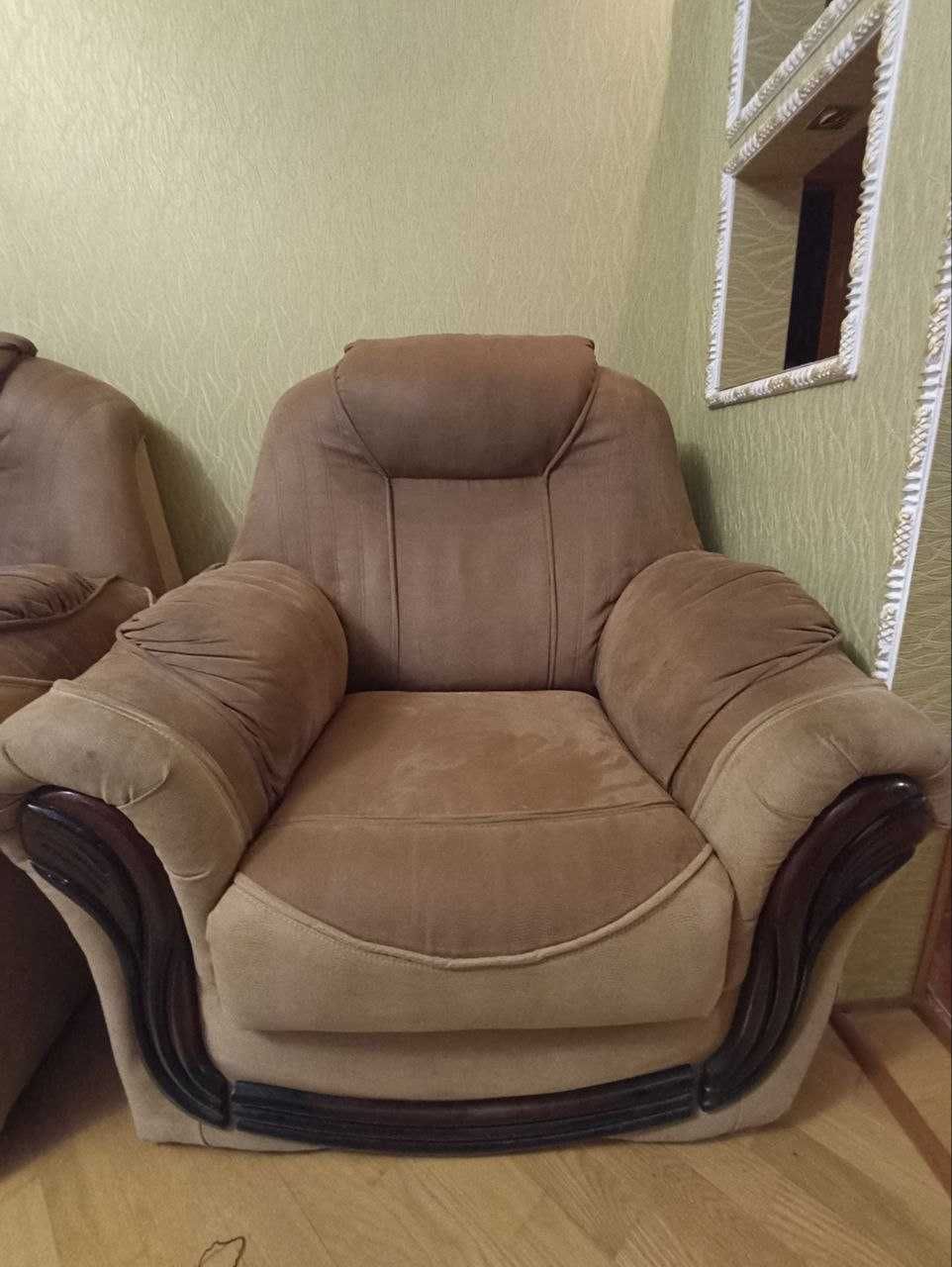 Продам диван б/в + 2 крісла