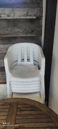 Krzesła białe plastikowe