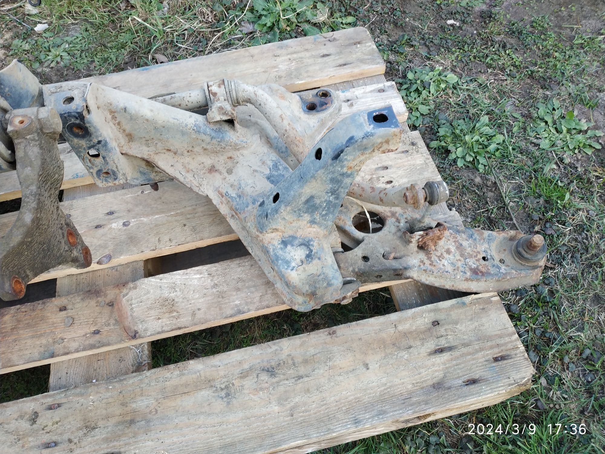 Продам підрамник Мазда 626gf 1999рік 2.0дизель