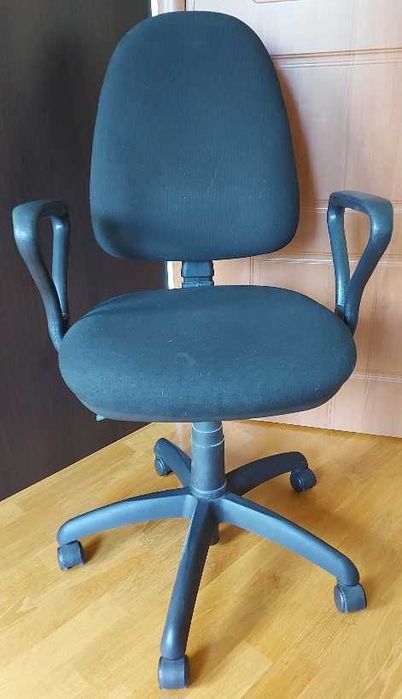 Krzesło biurowe na kółkach