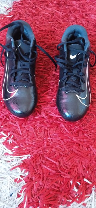 Чорне взуття футбольні