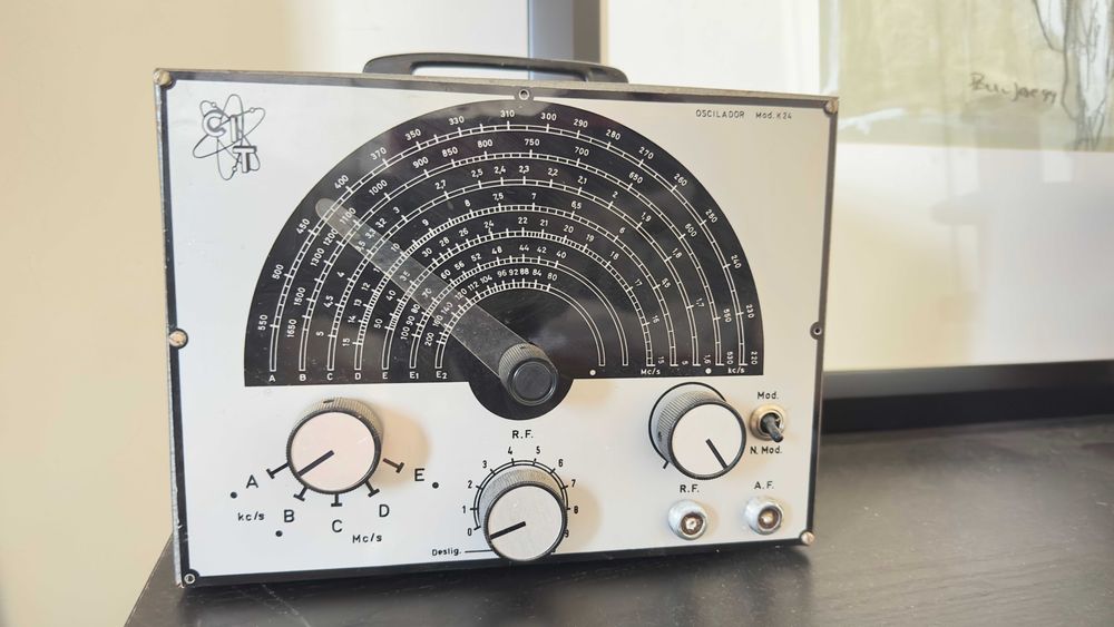 Máquinas de teste eletrónica antigas