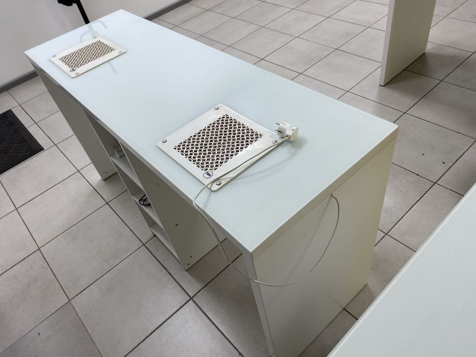 Терміновий продаж столів для манікюру з витяжками TERI