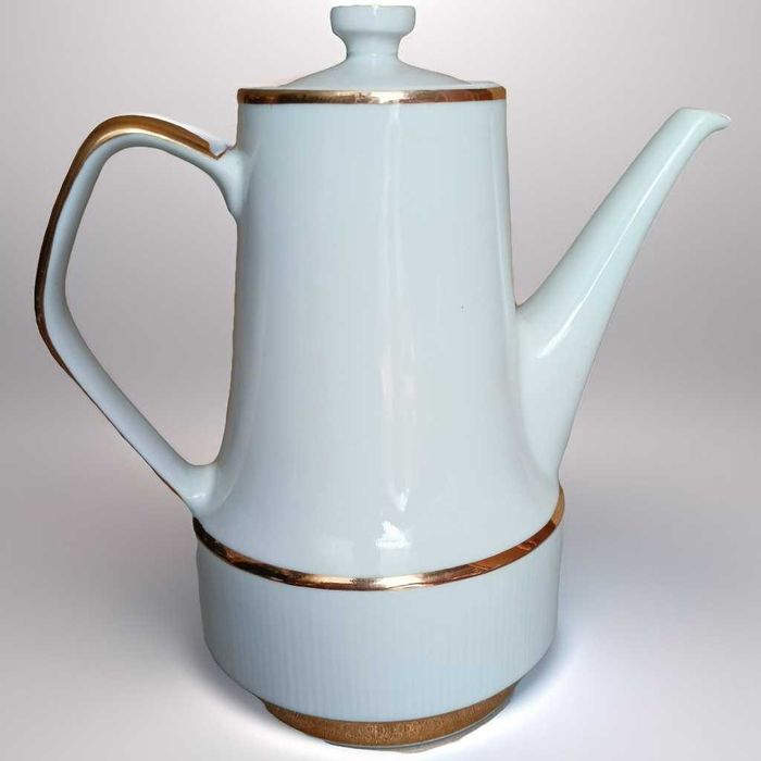 Elegancki dzbanek Chodzież C z złoceniami, klasyka i styl