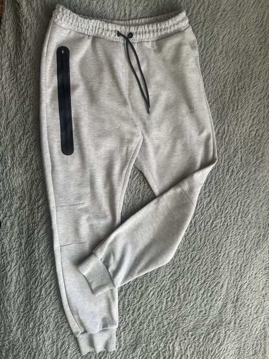 спортивний костюм від Nike Tech Fleece