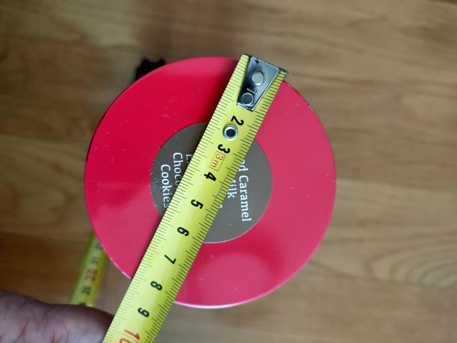 Caixa decorada de metal