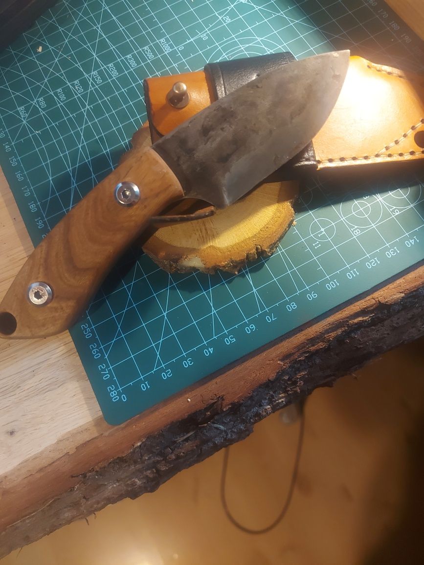 nóż ręcznie robiony finka Survival