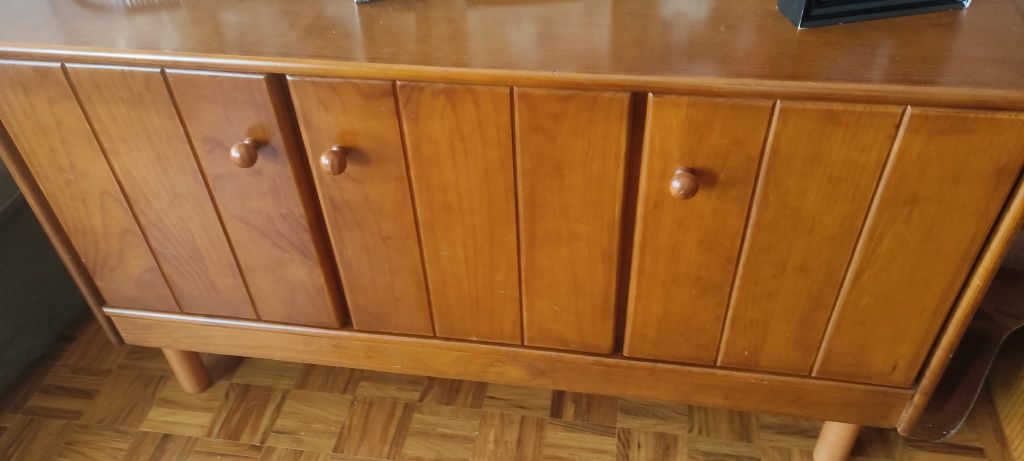 Mobília completa de sala de jantar em cerejeira