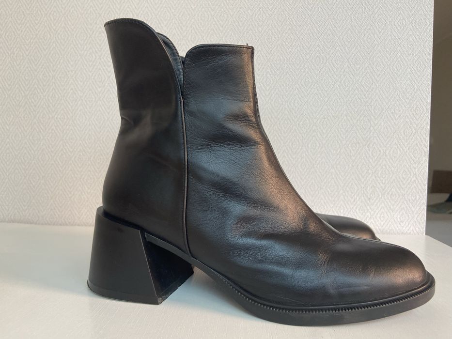Ботильйони чорні шкіряні
