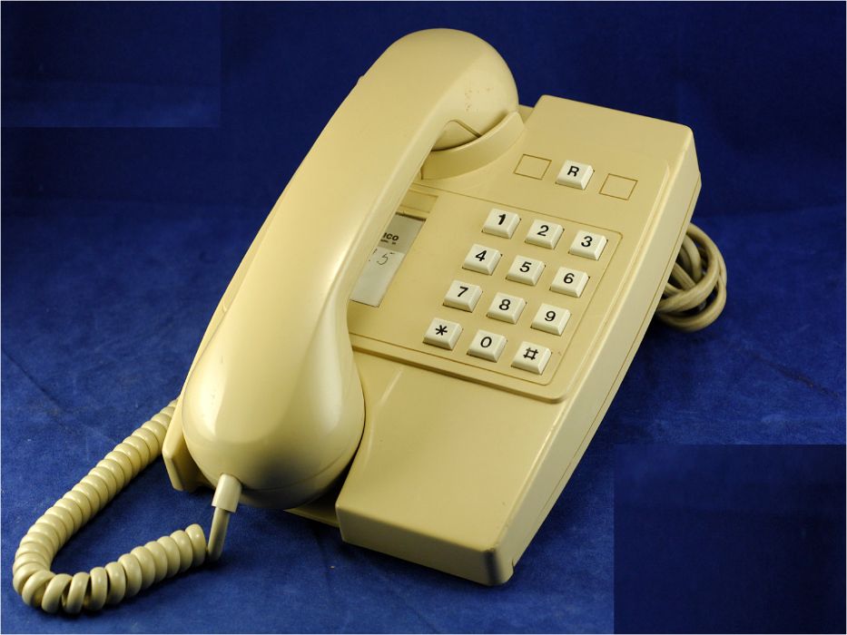 Telefone analógico Elotécnico IXT Modelo 264014. Cor Creme e Cor azul.