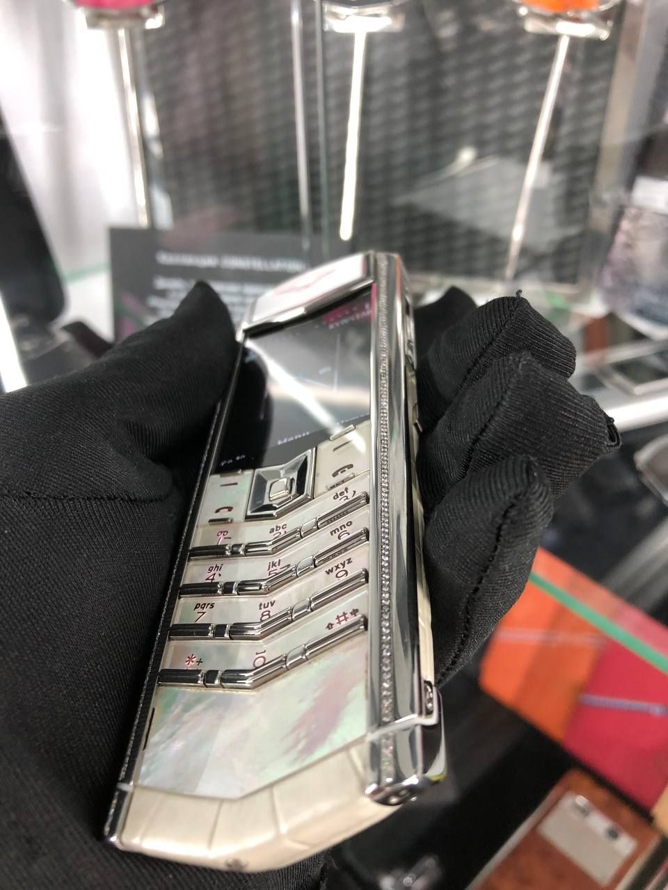 Vertu signature S Design Mother of Perls 344 Diamonds