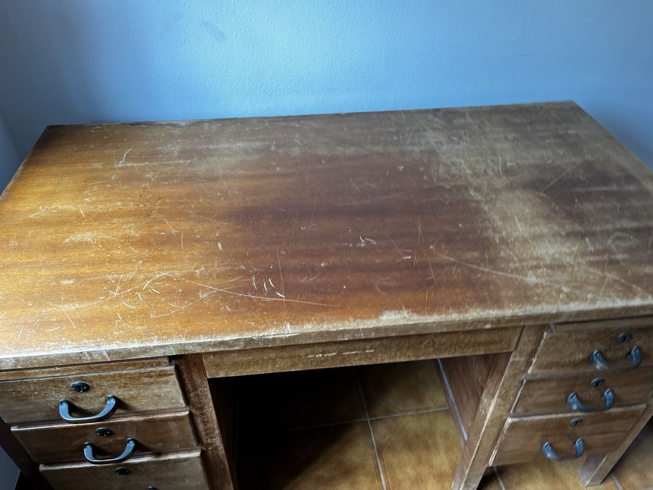 Secretaria antiga em madeira com gavetas