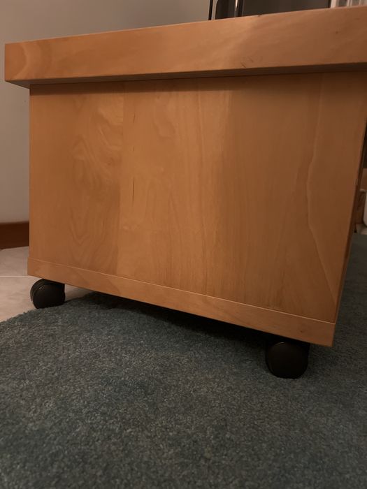 Móvel de TV com rodas