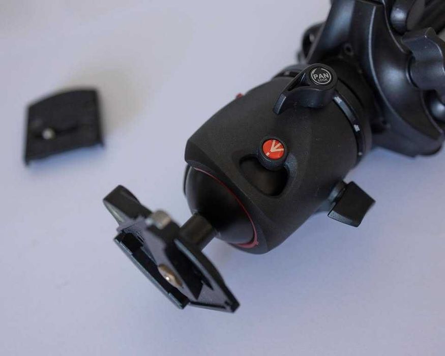 Tripé Manfrotto MT57-3 + cabeça de rótula MHT57 + sapata 410 PL