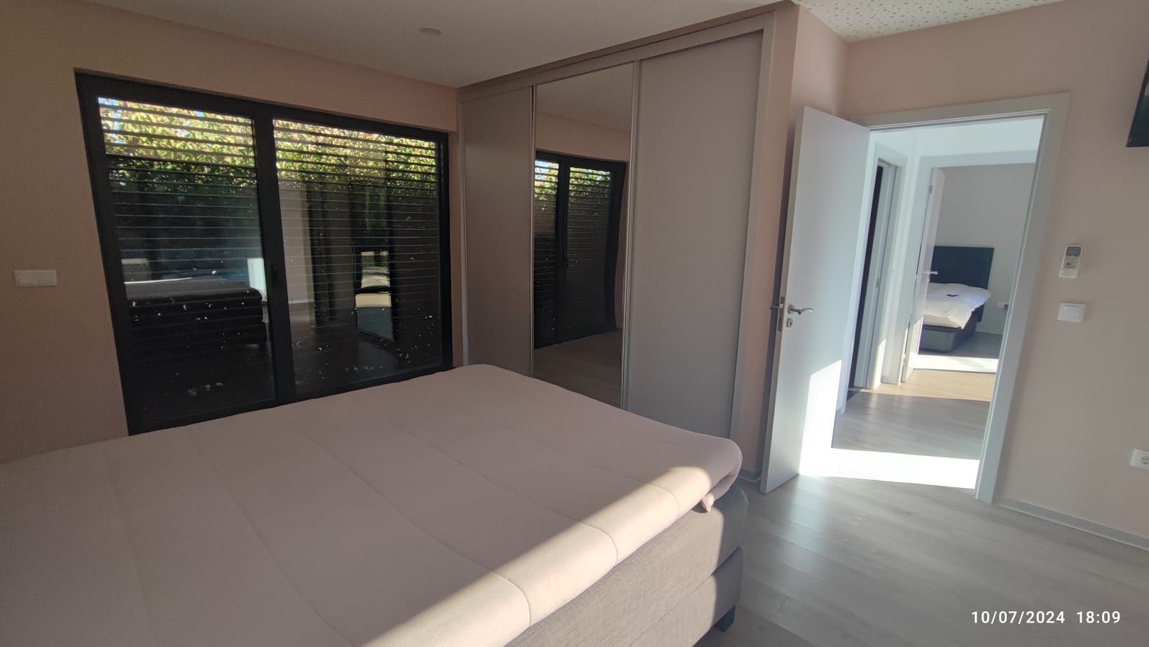 Vende .se   Imóvel com 3700m2 e benfeitorias.