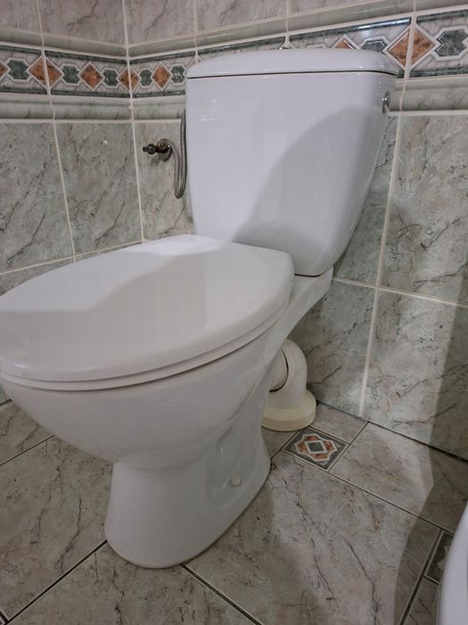 Toaleta, miska WC stojąca