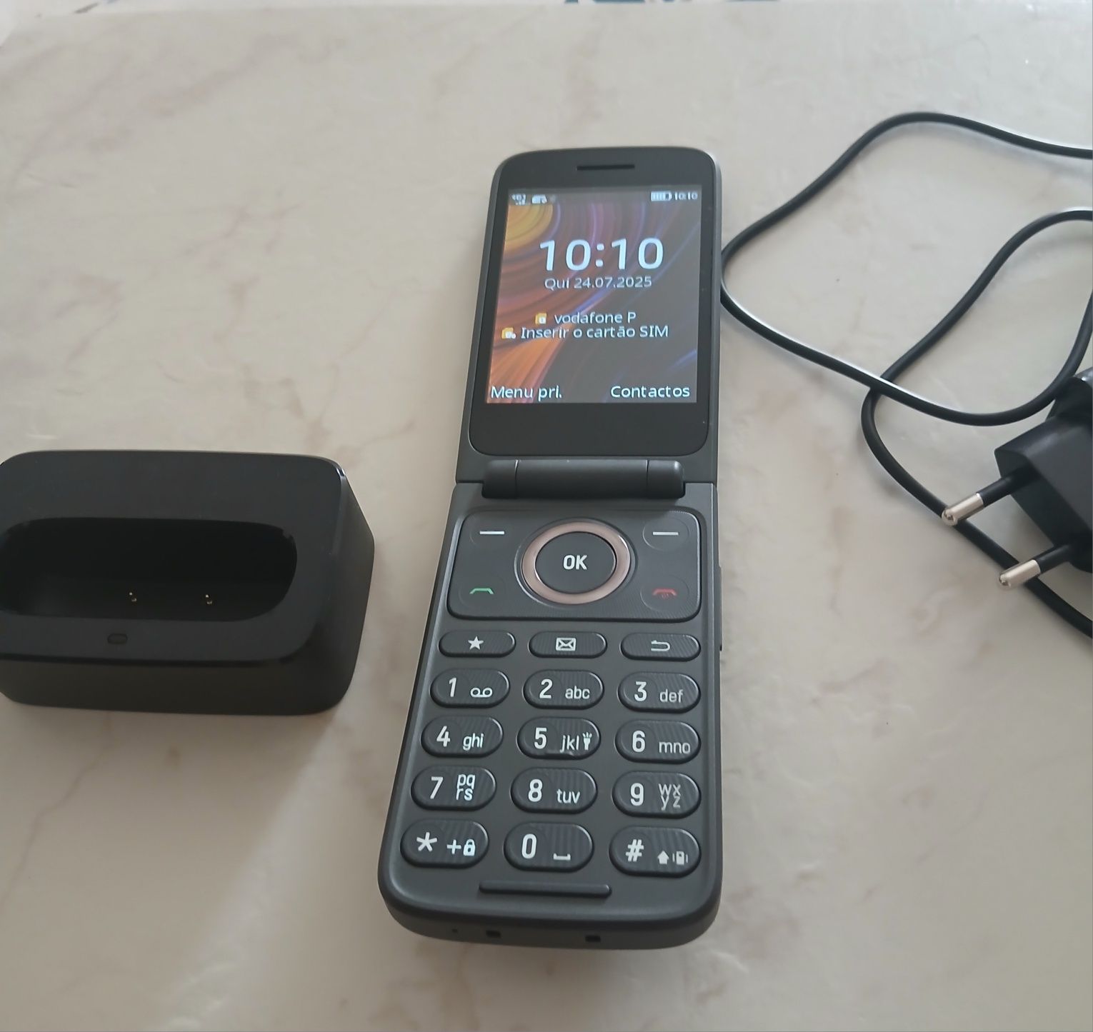 Telemóvel TCl  preto