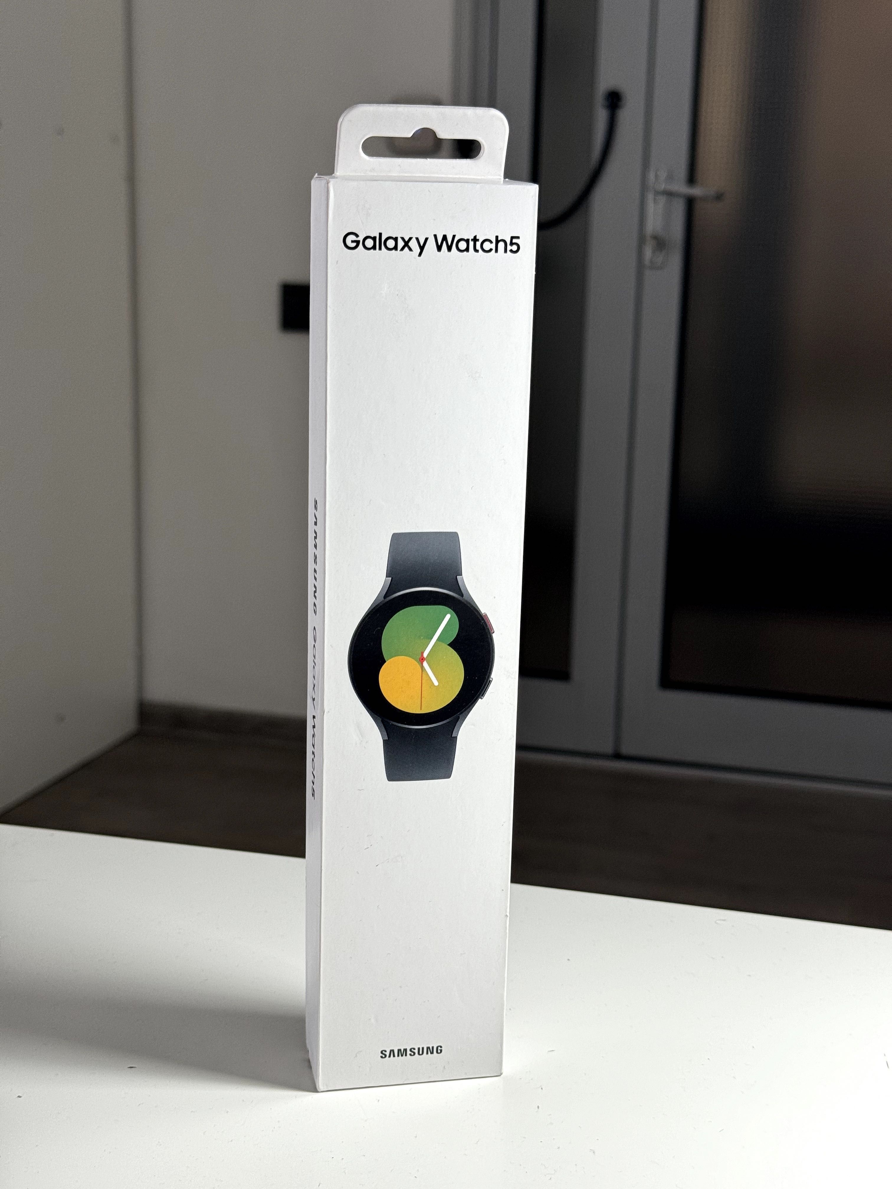Смарт-годинник Samsung Galaxy Watch5 40mm Graphite (SM-R900NZAA)