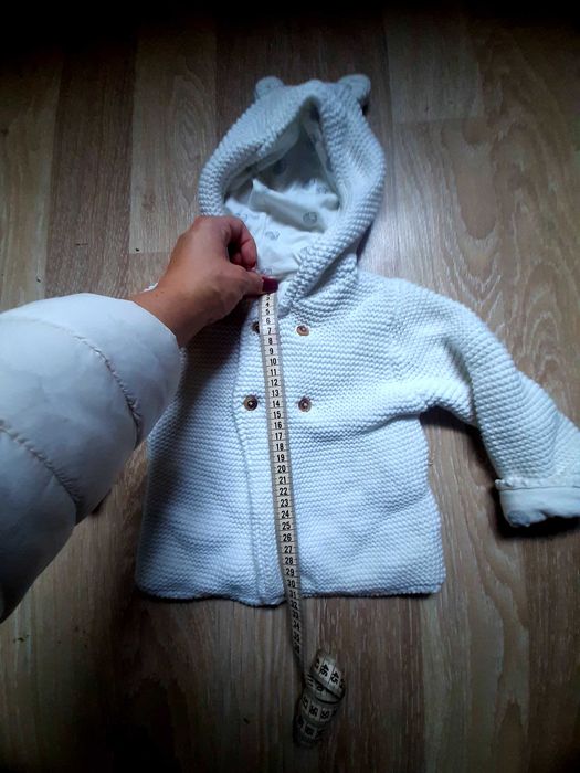 Sprzedam śliczny sweterek 74