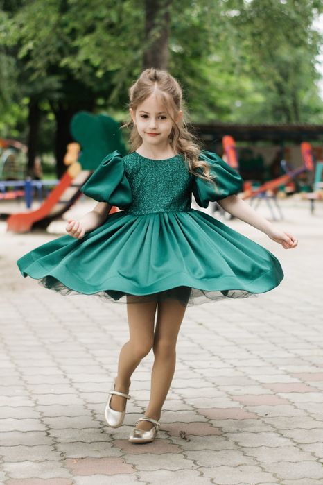 Сукня на свято або випускний