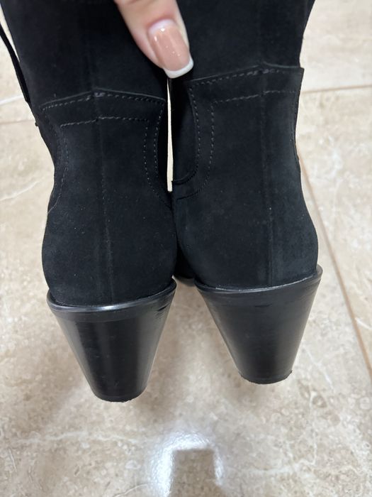 Черевики замшеві козаки на байці 37 ий 24 см стан нові