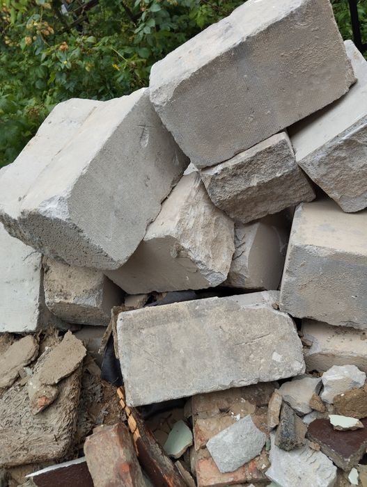 Oddam za darmo gruz, beton stare drzwi...