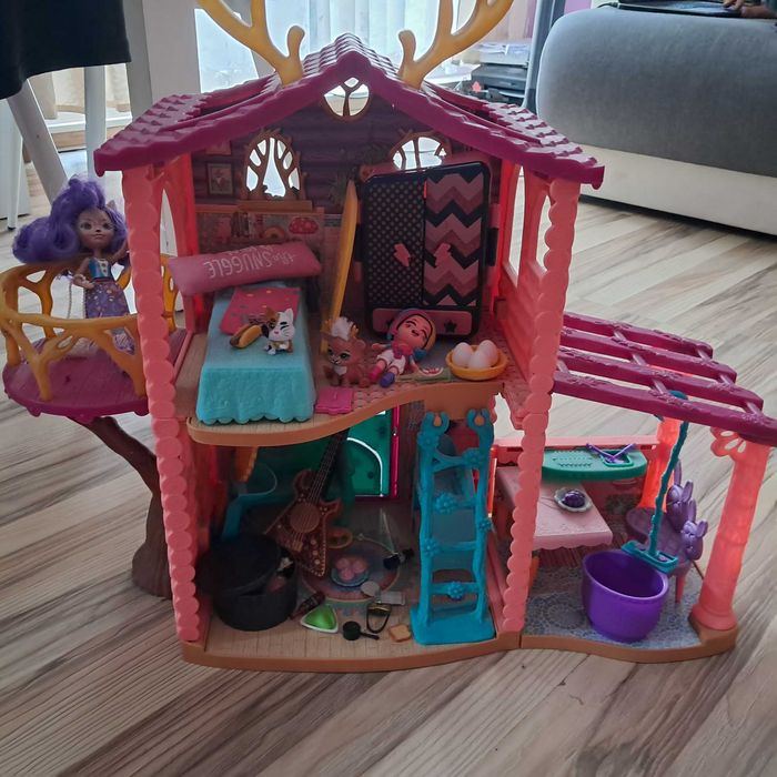 Sprzedam duży zestaw Enchantimals: Domek Jelonków. Stan b.dobry.