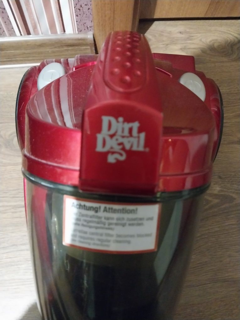 Пилосос Dirt Devil під ремонт.