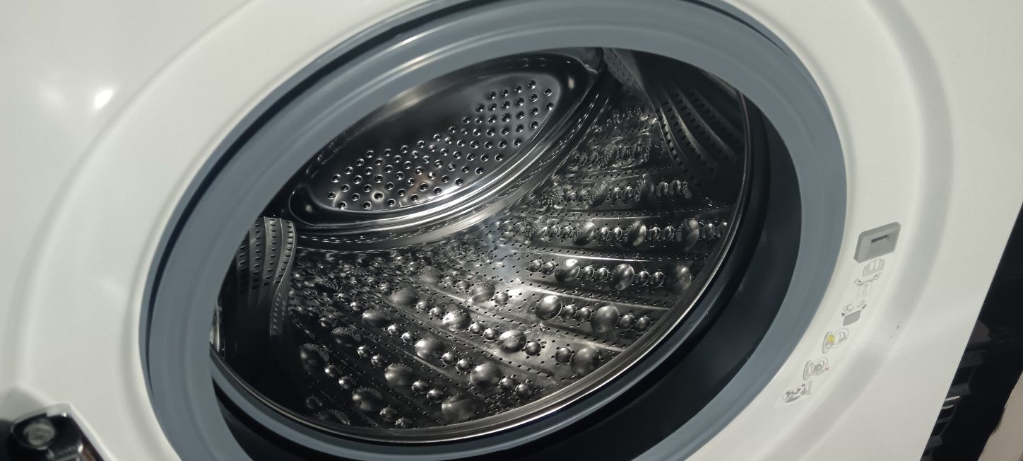 Máquina de lavar e secar roupa Hisense