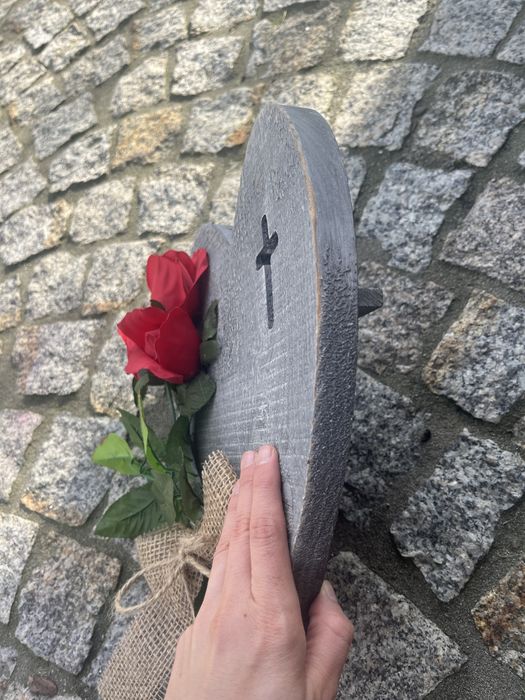 Serce drewniane na pomnik grób stroik wszystkich świętych róże