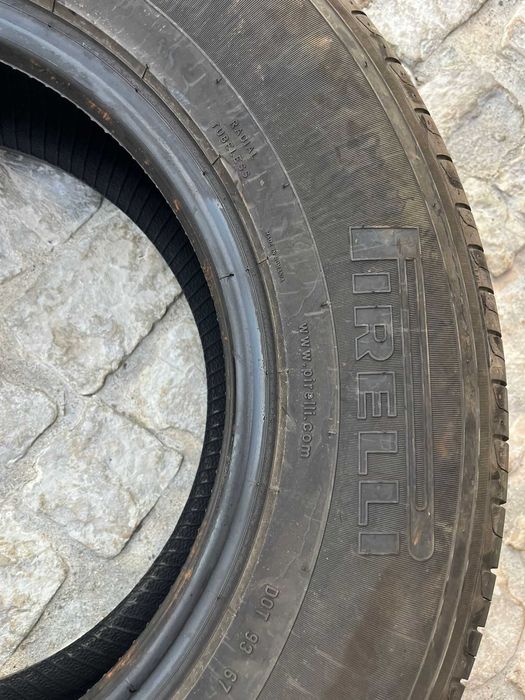 Vendo 2 pneus como novos 235/70/r16, marca pirelli