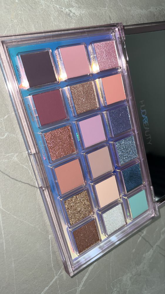 Huda Beauty Mercury Retrograde Paleta