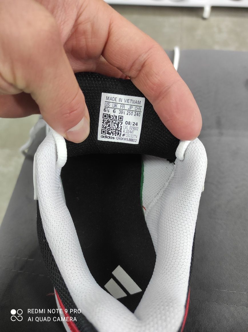 ОРИГІНАЛ 100% Кросівки Adidas Взуття для тенісу Courtflash JI2447 39