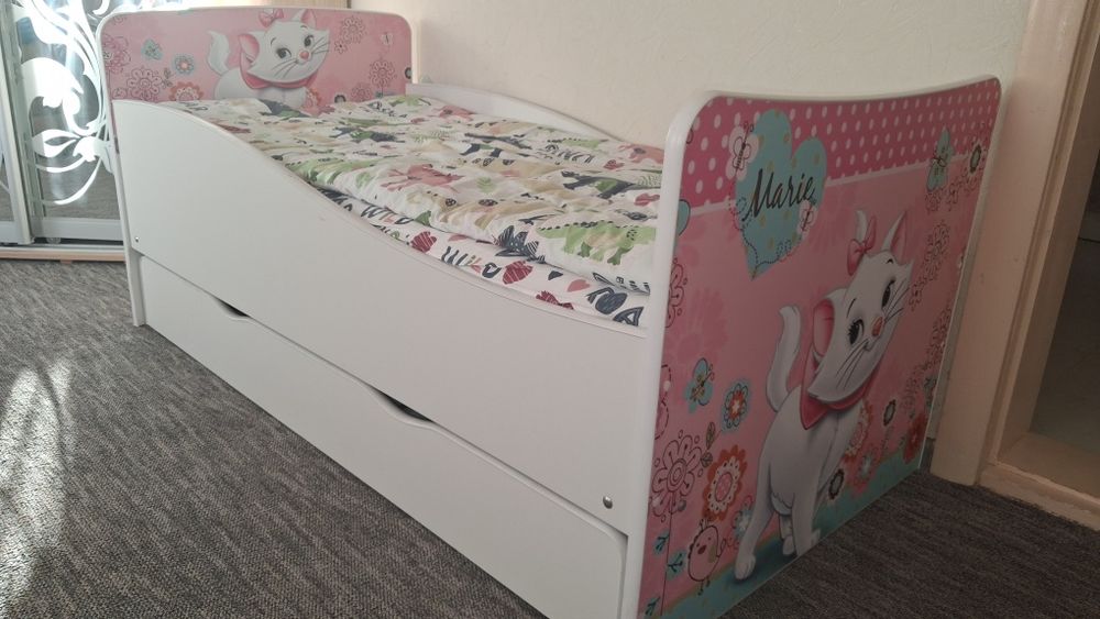 Дитяче односпальне ліжко з бортиком, шухлядой 140×70 см