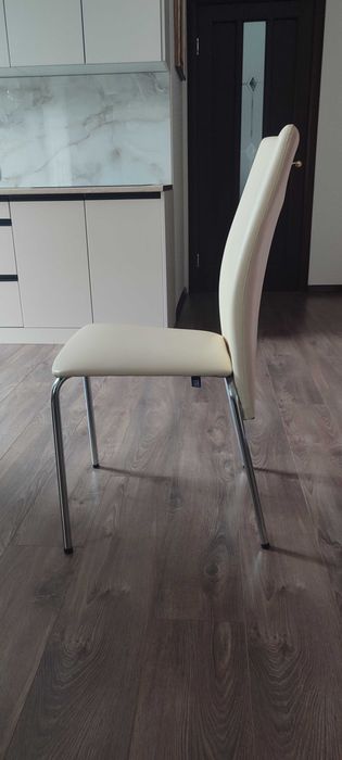 Продам стільці в ідеальному стані, оббивка кожзам