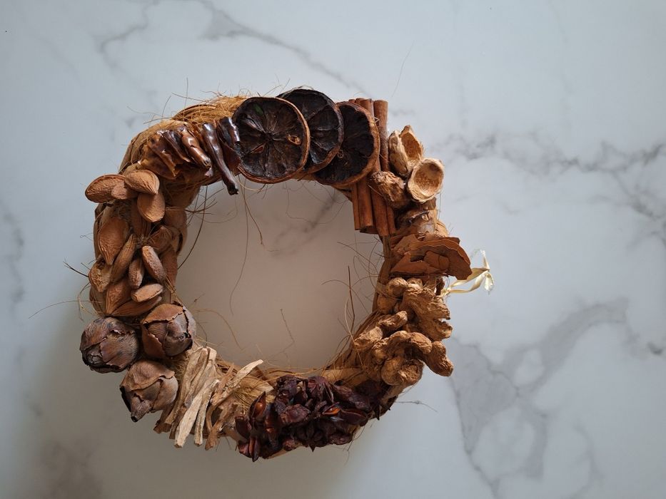 Ozdobny naturalny świąteczny wianek