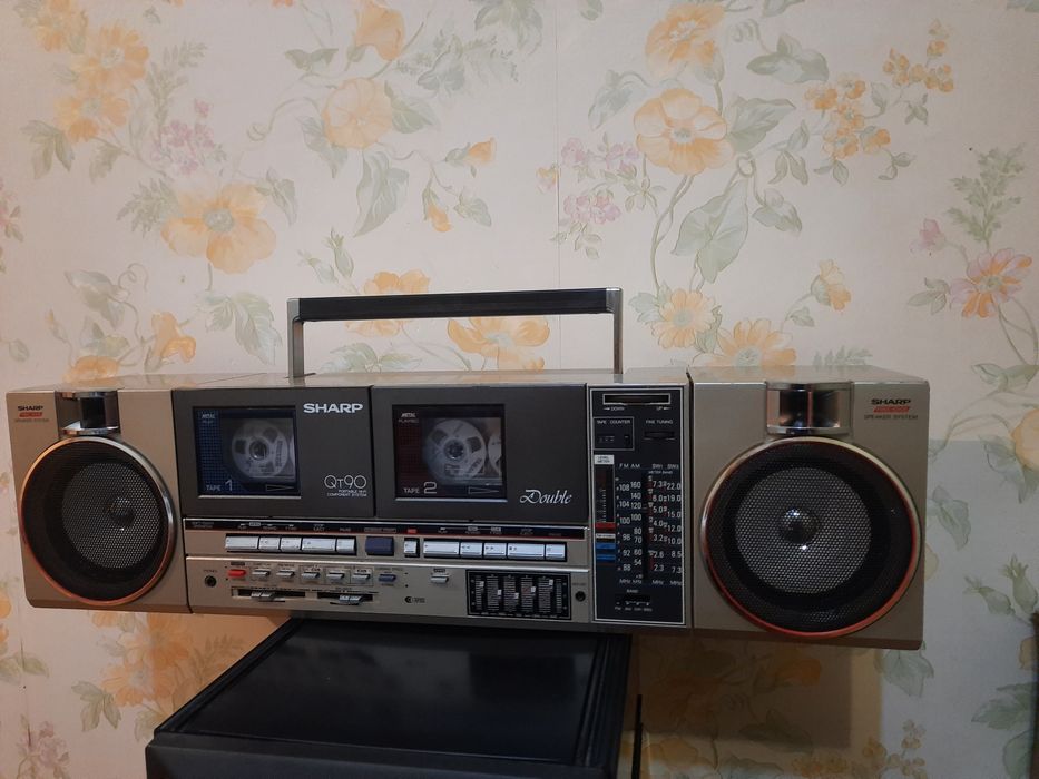 Продам магнитофон  Sharp Qt 90