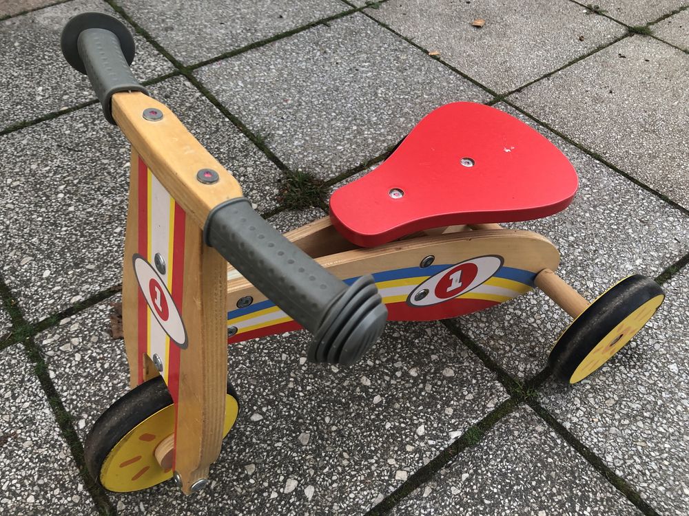 Drewniany rowerek biegowy dla przyszłego mistrza świata
