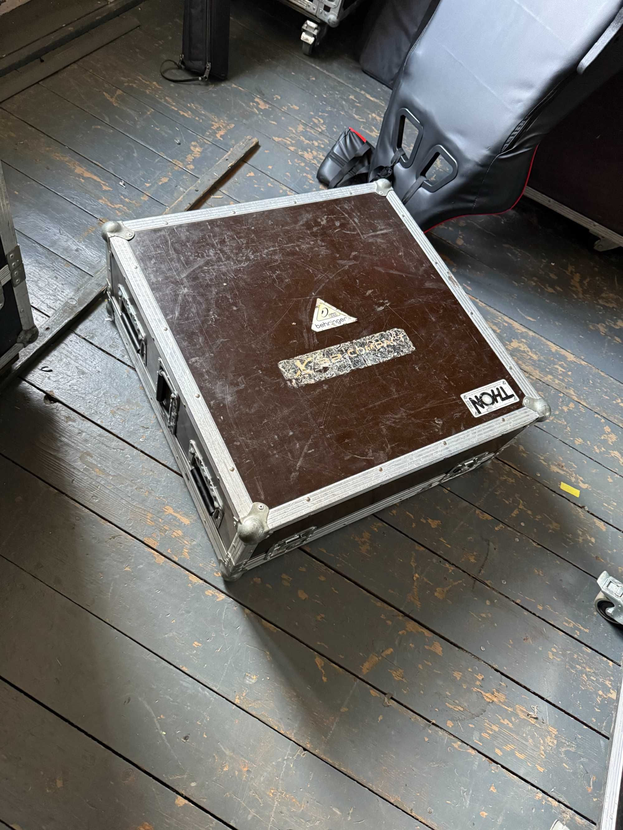 Behringer X32 Compact + Case