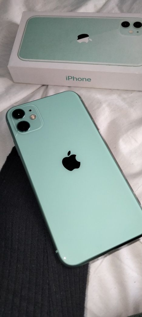 iPhone 11 green.