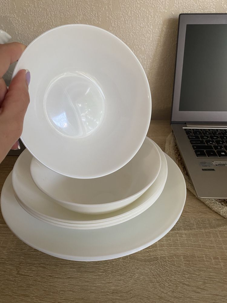 Набор столовых тарелок